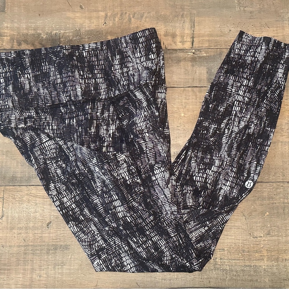 Lululemon Fast and Free HR Tight 25” - Picture 3 of 6